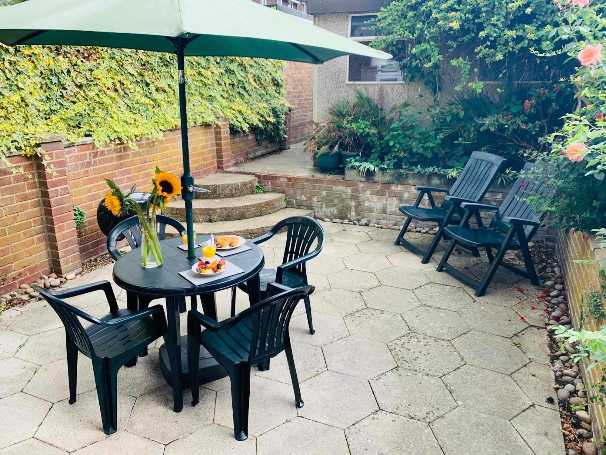 SA Today Farnham (Fibre Wi-Fi&Netflix)! Farnham (Surrey) Exterior foto